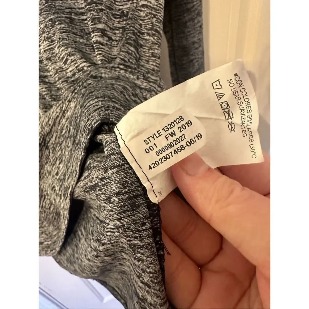 Under Armour Women’s Tech Twist 1/2 Zip Long Sleeve Top - Size Medium - Picture 8 of 9